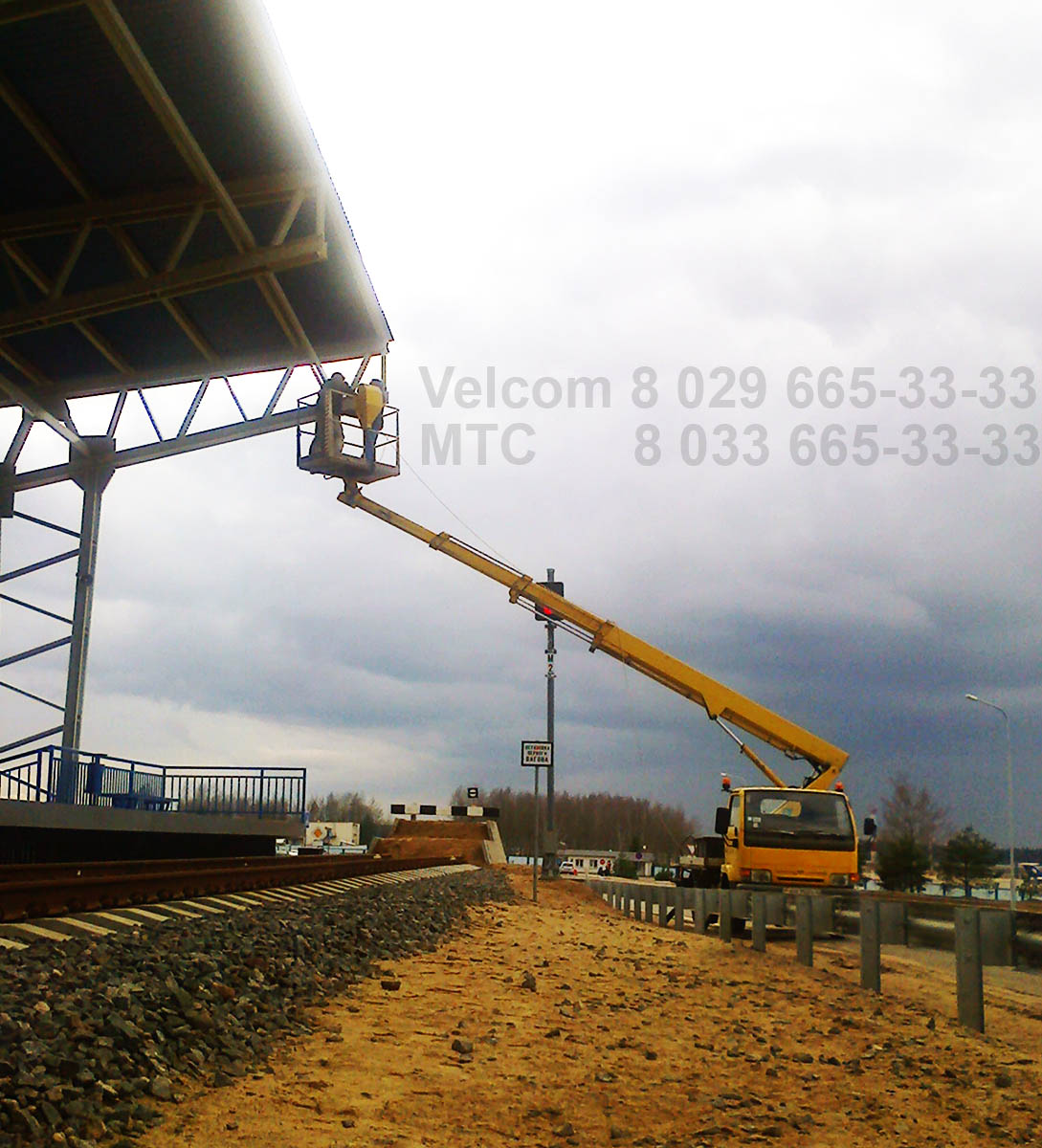 Автовышка с поворотной корзиной