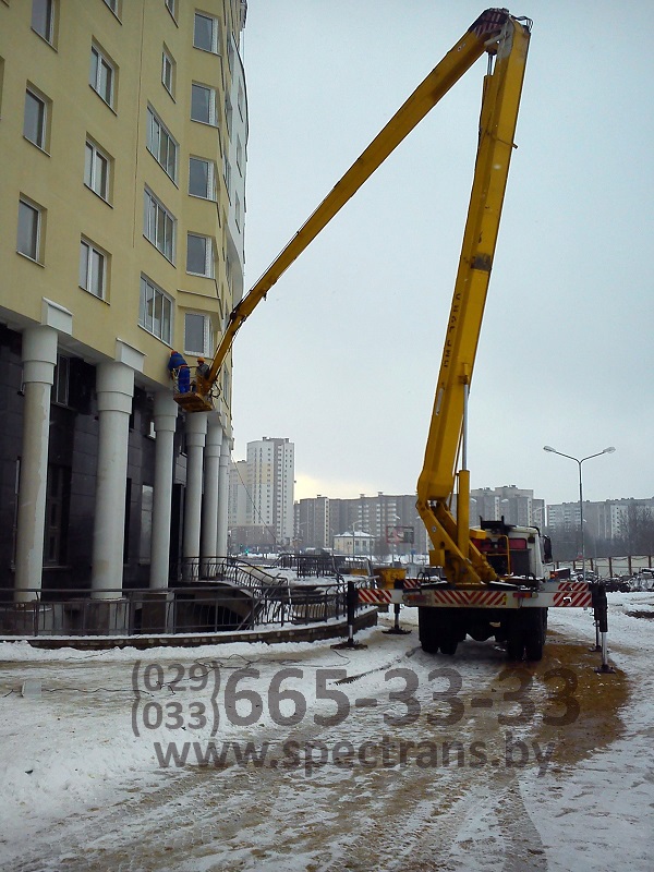 Автовышка МАЗ 28 метров в работе